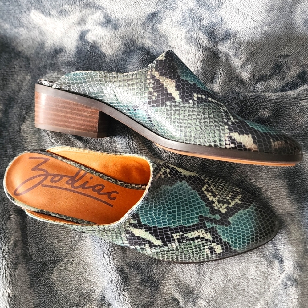 Zodiac Leather "Quartz" SlipOns, Sz 7.5